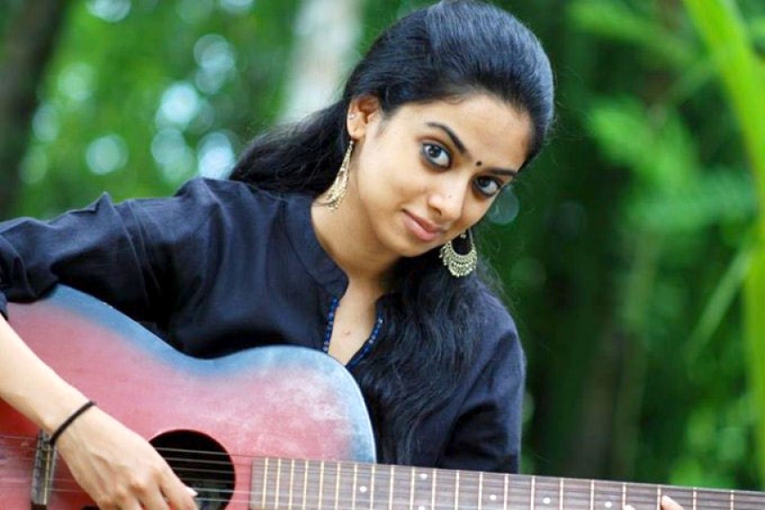ഗീതു മുതൽ ഗൌതമി വരെ... മലയാള സിനിമയിൽ സംവിധാനത്തിൽ തിളങ്ങിയ നടിമാരെ അറിയാം