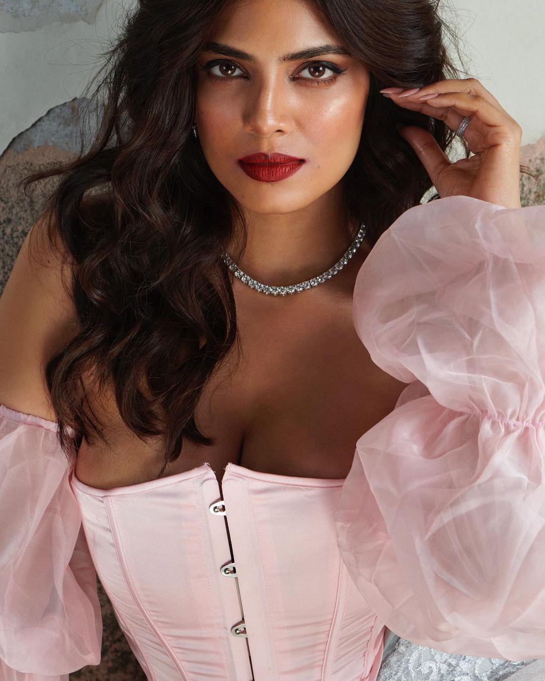 Malavika Mohanan: మాస్టర్ బ్యూటి మాళవిక మోహనన్ బోల్డ్ షో.. ఆ పార్ట్ ఫోకస్ అయ్యేలా పిక్స్