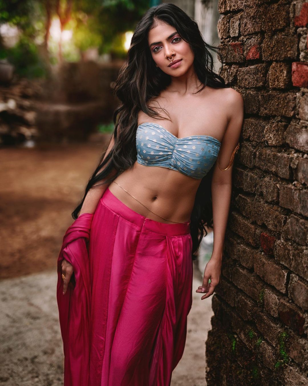 Malavika Mohanan: మాస్టర్ బ్యూటి మాళవిక మోహనన్ బోల్డ్ షో.. ఆ పార్ట్ ఫోకస్ అయ్యేలా పిక్స్