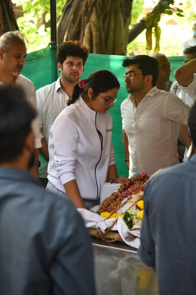 Siddhant Suryavanshi last rites: Amit Behl, Manish Goel and bid adieu to the actor