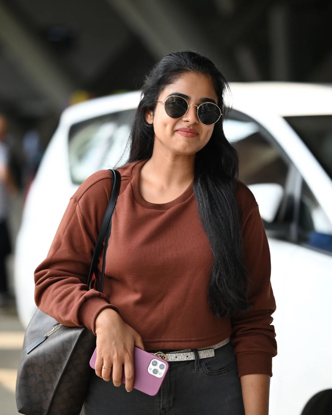 கன்னக்குழியில் ரசிகர்களுக்கு இடம் போட்டு வைத்த சித்தி இத்னானி..  கலக்கல் போட்டோஸ்!