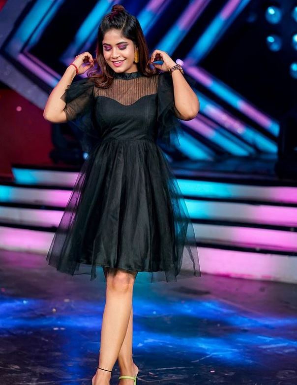 Swetha Naidu: శ్వేతా నాయుడు అందాల ఆరబోత.. అమాంతం షర్ట్ విప్పేసి మరీ!
