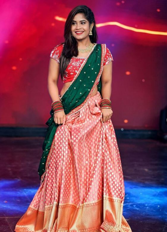Swetha Naidu: శ్వేతా నాయుడు అందాల ఆరబోత.. అమాంతం షర్ట్ విప్పేసి మరీ!