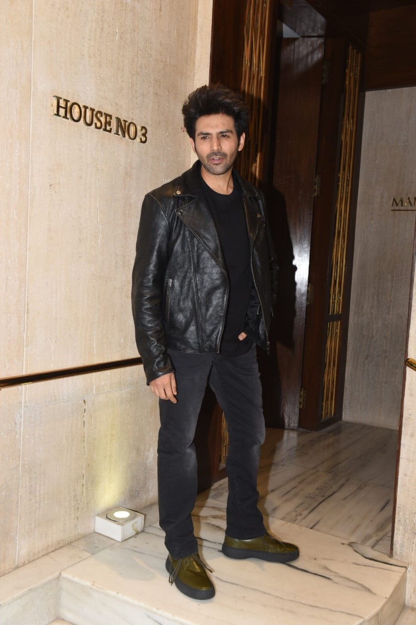 Janhvi Kapoor, Kriti Sanon, Gauri Khan and others attend Manish Malhotra's Birthday Bash