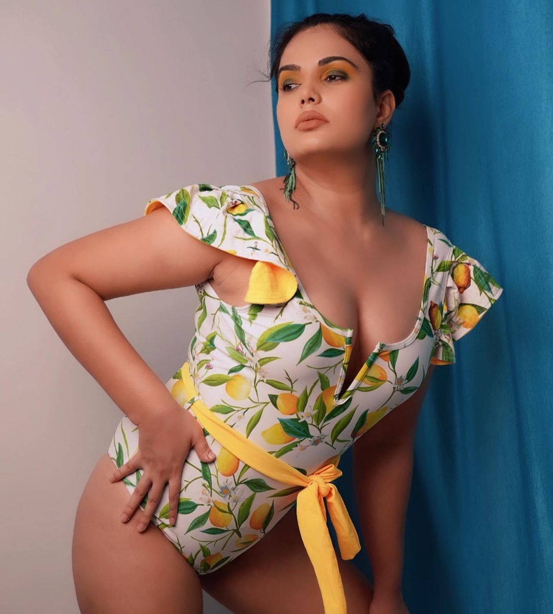 PHOTOS: மடை திறந்த வெள்ளம் போல கவர்ச்சி மழையில் கிறங்கடிக்கும் அனுபமா அக்னிஹோத்ரியின் ஹாட் பிக்ஸ்