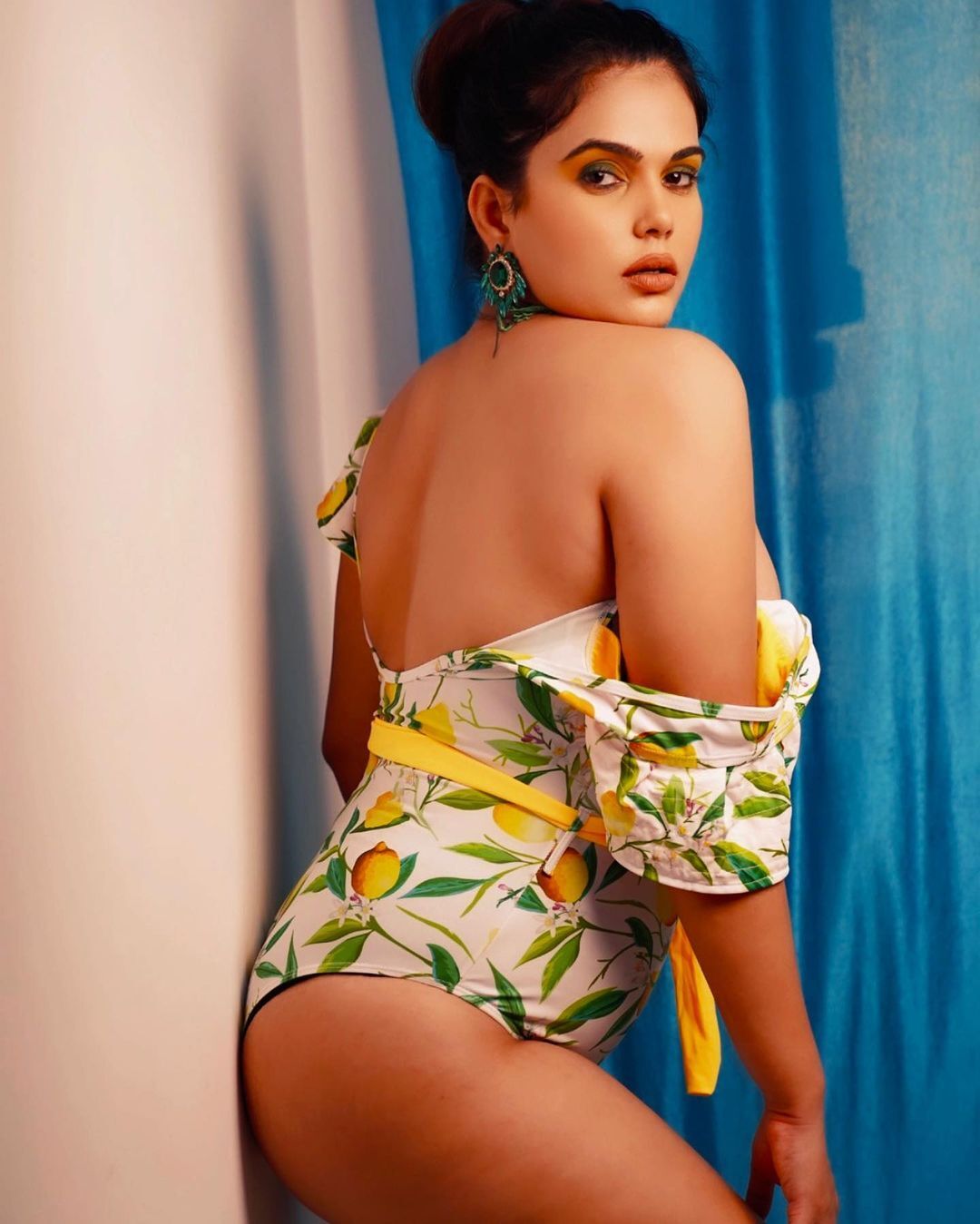 PHOTOS: மடை திறந்த வெள்ளம் போல கவர்ச்சி மழையில் கிறங்கடிக்கும் அனுபமா அக்னிஹோத்ரியின் ஹாட் பிக்ஸ்