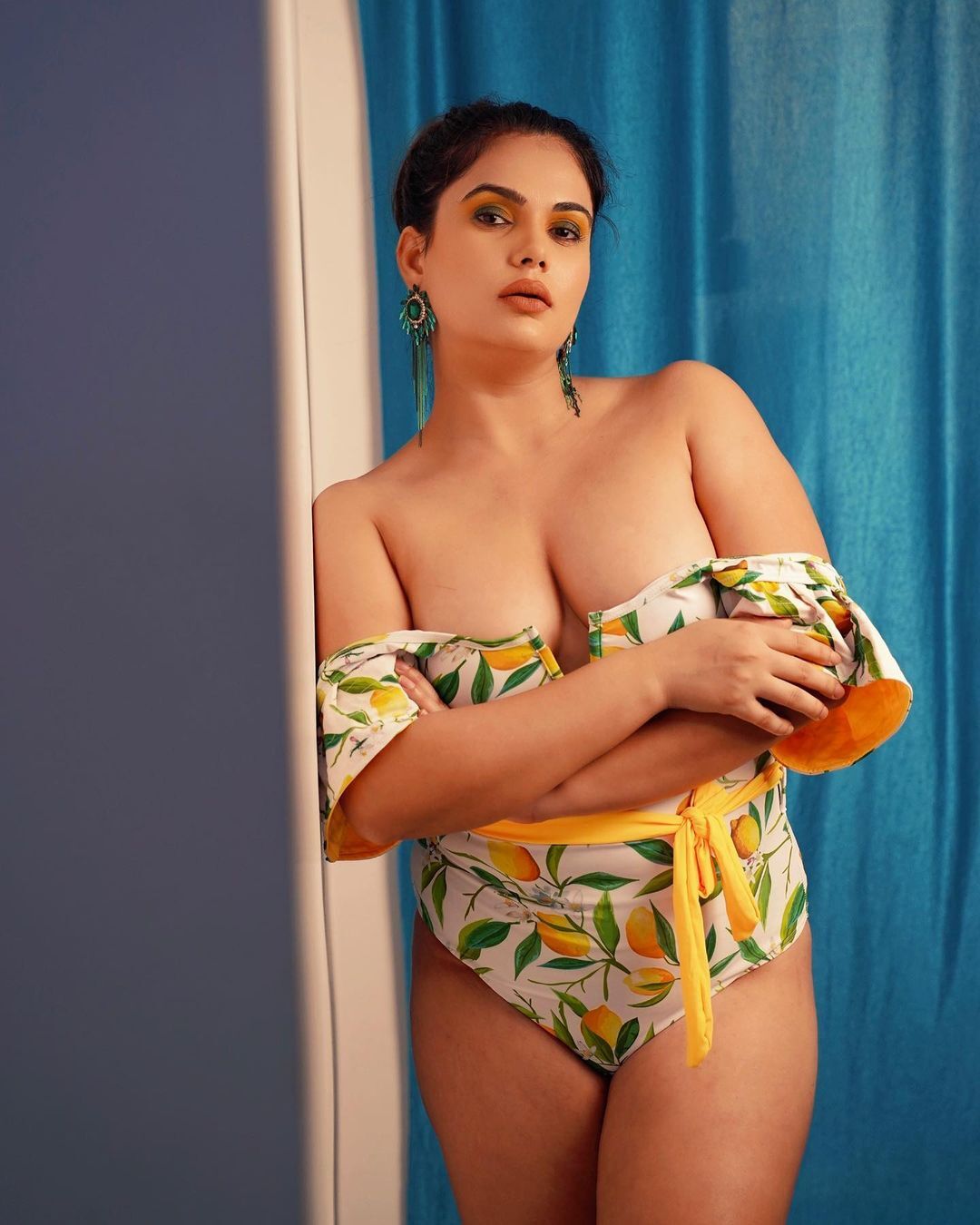 PHOTOS: மடை திறந்த வெள்ளம் போல கவர்ச்சி மழையில் கிறங்கடிக்கும் அனுபமா அக்னிஹோத்ரியின் ஹாட் பிக்ஸ்