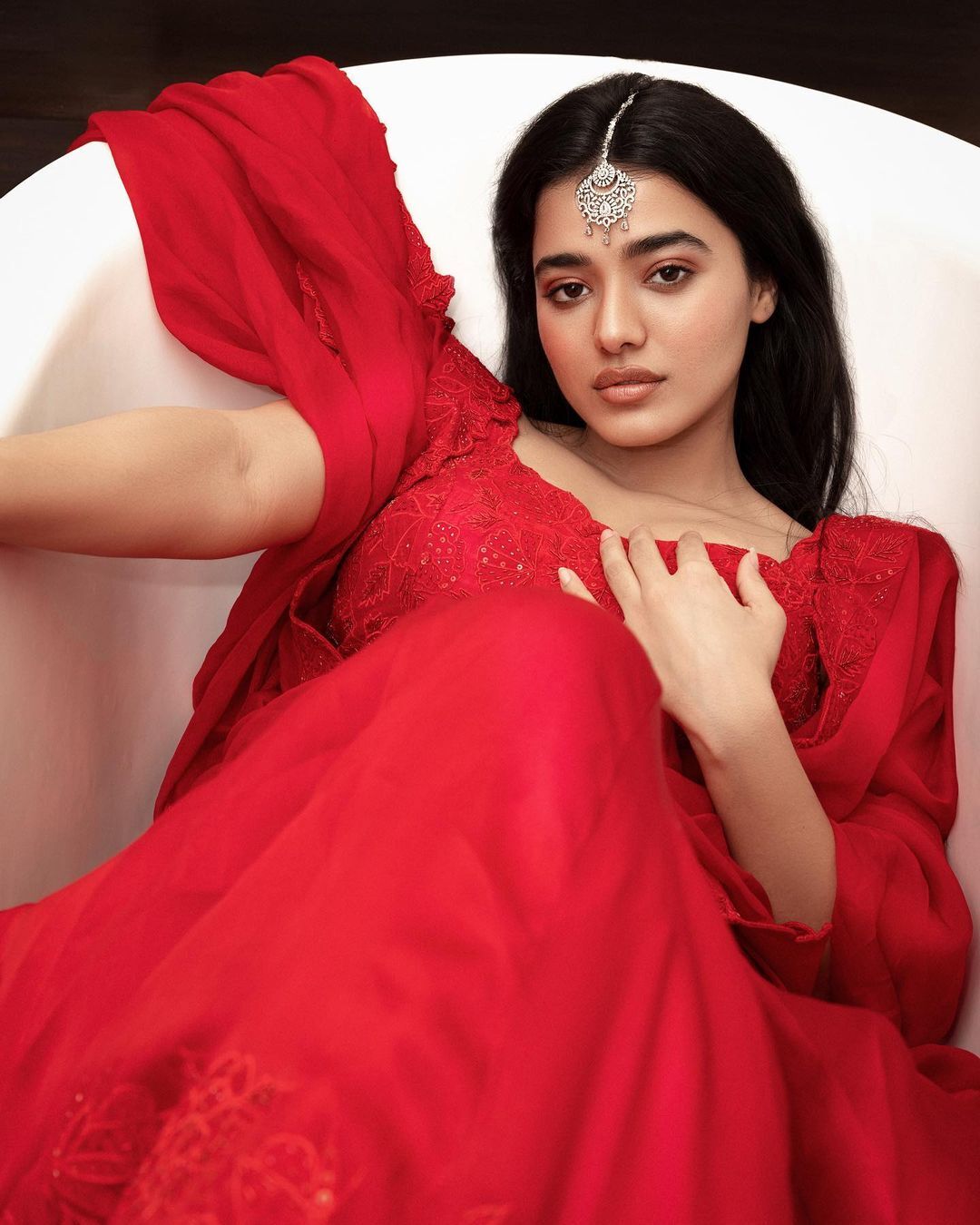 PHOTOS: பாத் டப்பில் கிளுகிளுவென திரட்டிய வெண்ணெய் மாதிரி கிறங்கடிக்கும் கெட்டிகா ஷர்மா