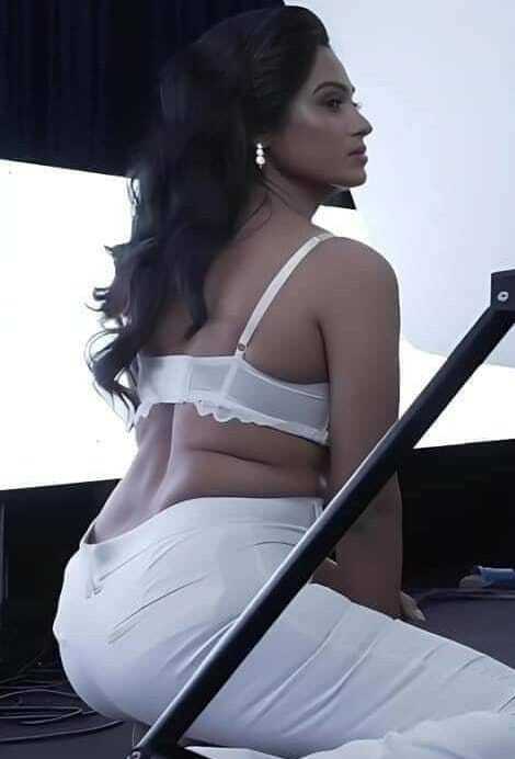 Ramya Pandian Hot Look Goes Viral On Internet