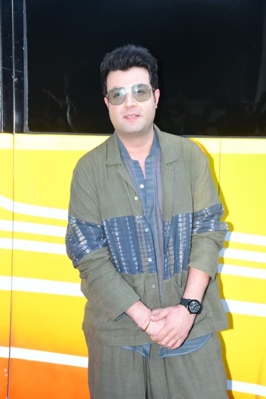 Ranveer Singh, Pooja Hegde, Jacqueline Fernandez, and the star cast of Cirkus promote the film on sets of The Kapil Sharma Show