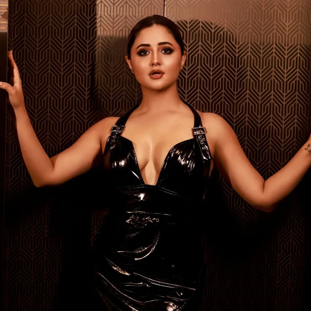 Rashami Desai Or Tejasswi Prakash - Which TV Diva Aced The Black Latex Look? Sultry Pics Inside