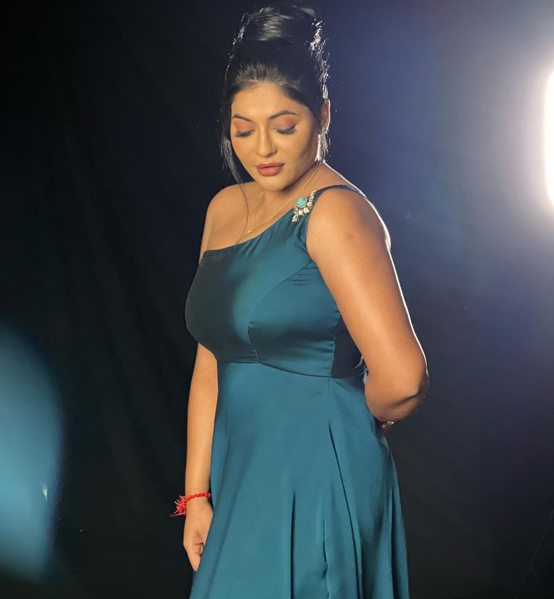 PHOTOS : சீ..சீ..என்ன பழக்கம் இது?சின்ன புள்ள போல..ரேஷ்மா பசுபுலேட்டியை கிண்டலடிக்கும் இளசுகள்!