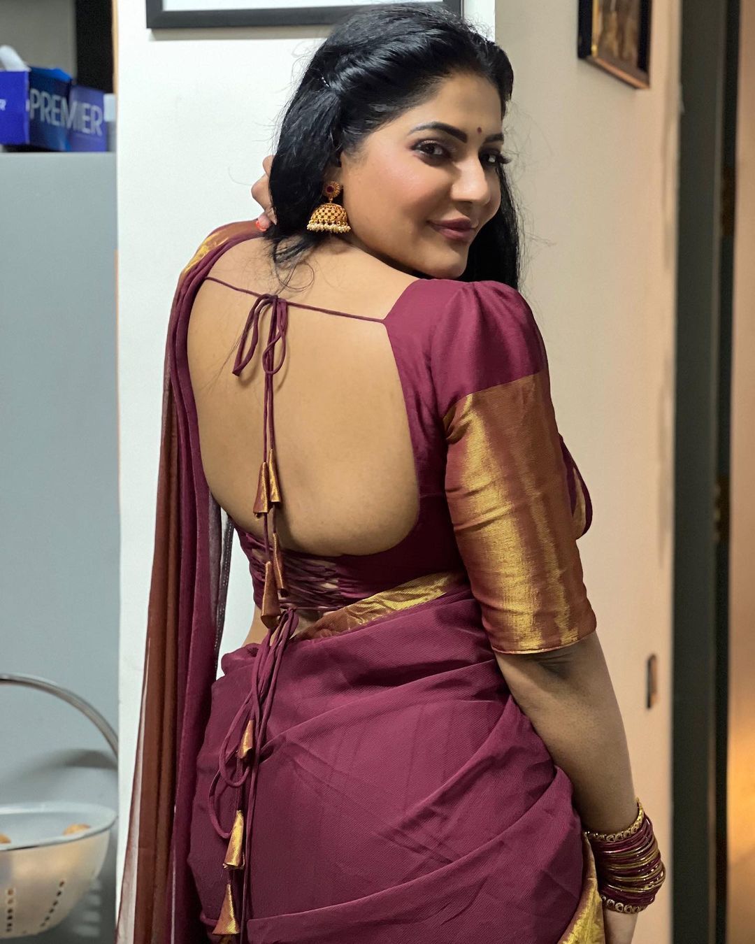 PHOTOS : சீ..சீ..என்ன பழக்கம் இது?சின்ன புள்ள போல..ரேஷ்மா பசுபுலேட்டியை கிண்டலடிக்கும் இளசுகள்!