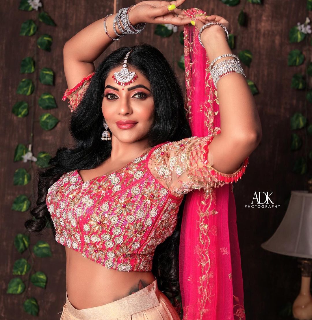 PHOTOS: ஆத்தாடி.. வெறித்தனமா வொர்க்கவுட் பண்ணுவாங்க போல.. டைட் ஜிம் சூட்டில் ரேஷ்மா பசுபுலேட்டி!