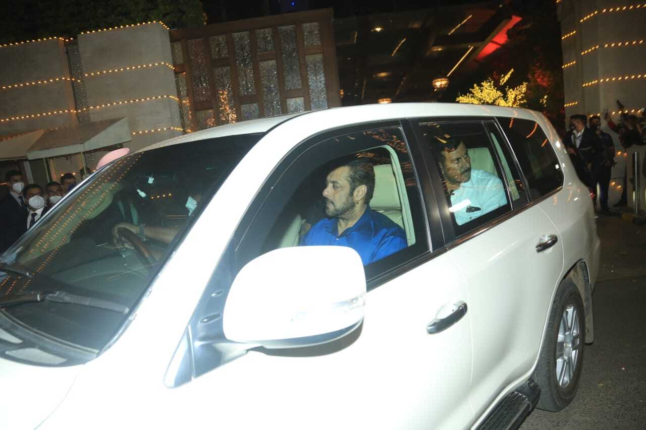 Salman Khan, Ranveer Singh, Janhvi Kapoor and other celebs at Anant Ambani and Radhika Merchant's engagement bash
