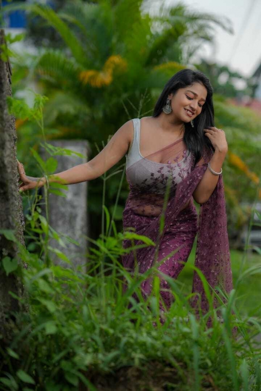 ಸೀರೆಯಲ್ಲಿ ಲಾವಣ್ಯ ಮನಿಕಂ ಒನಪು ವೈಯ್ಯಾರ 