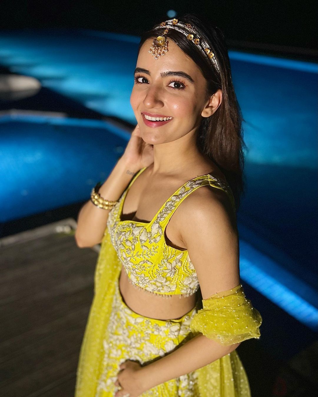 Rukshar Dhillon: జారుతున్న డ్రెస్సులో రుక్సార్ అందాలు.. విశ్వక్ సేన్ బ్యూటీ పిక్స్ వైరల్