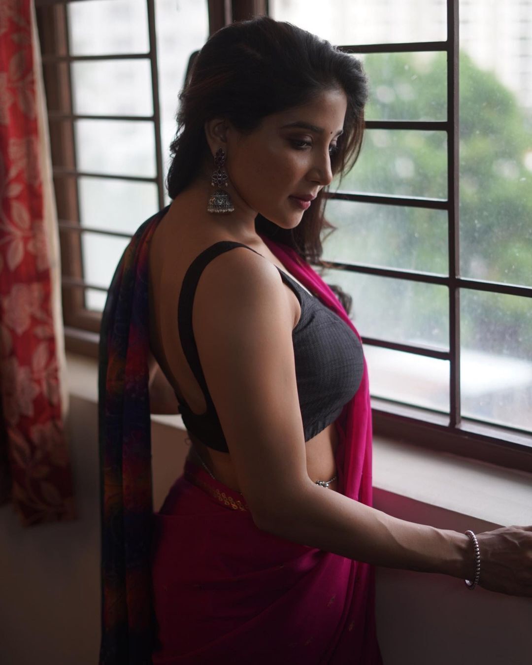 ತಮಿಳು ನಟಿ ಸಾಕ್ಷಿ ಅಗರ್‌ವಾಲ್ ಹಾಟ್ ಚಿತ್ರಗಳು