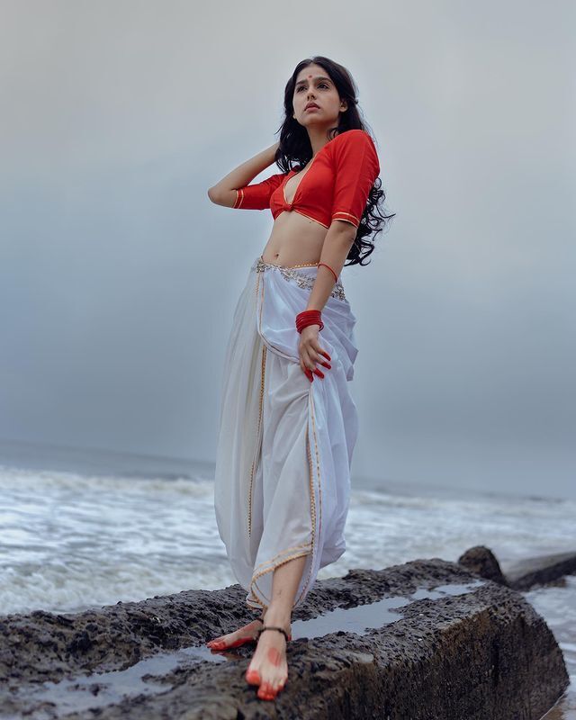 Anaswara Rajan Beach Side Saree Photoshoot Goes Viral; See Pics