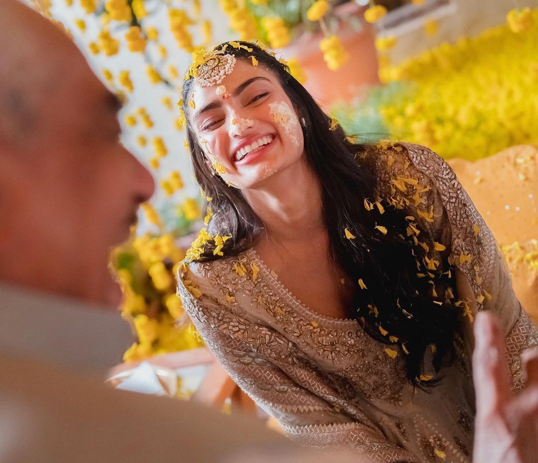 Athiya Shetty and KLRahul candid moments from haldi ceremony