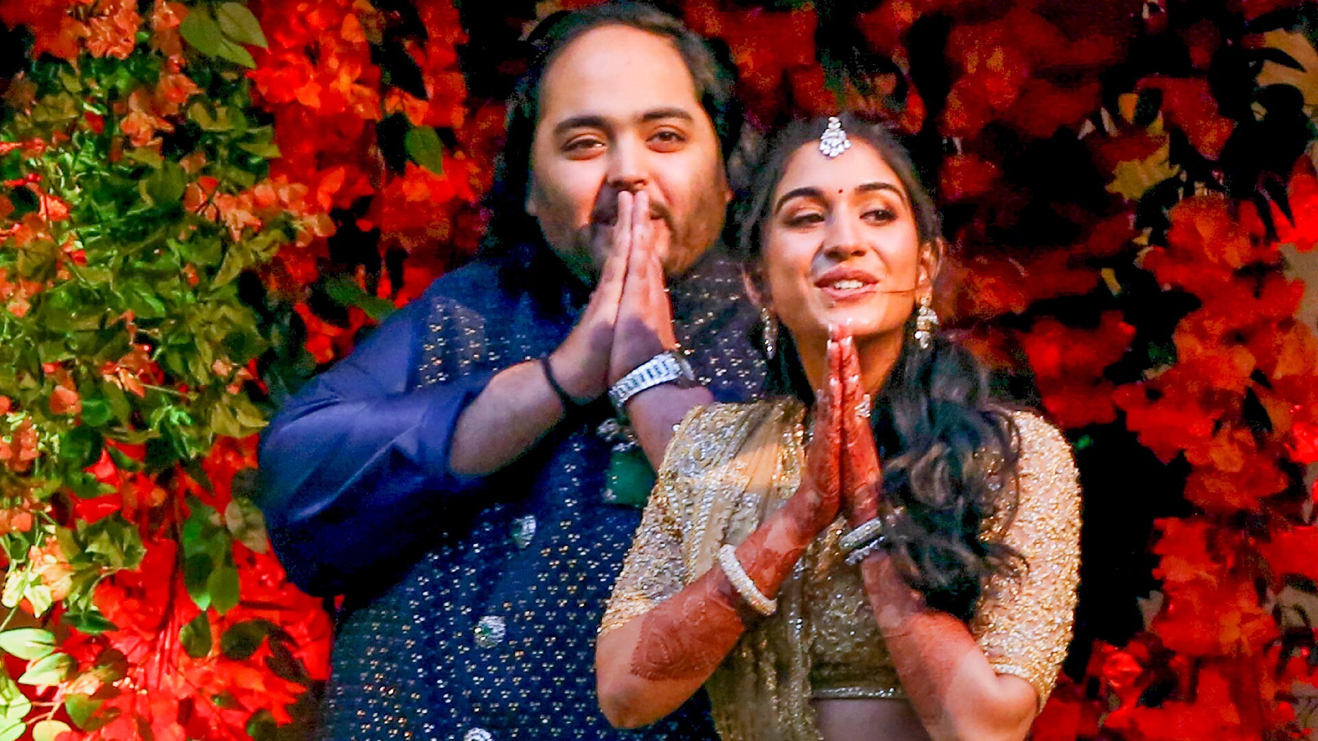 ಅನಂತ್ ಅಂಬಾನಿ- ರಾಧಿಕಾ ಮರ್ಚೆಂಟ್ ಅದ್ದೂರಿ ನಿಶ್ಚಿತಾರ್ಥದಲ್ಲಿ ಸೆಲೆಬ್ರಿಟಿಗಳು ಕಾಣಿಸಿಕೊಂಡಿದ್ದು ಹೀಗೆ.. 