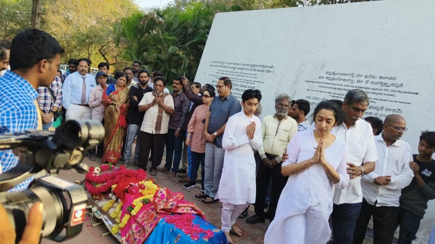 Celebs Pay Final Respect to Senior Actress Jamuna
