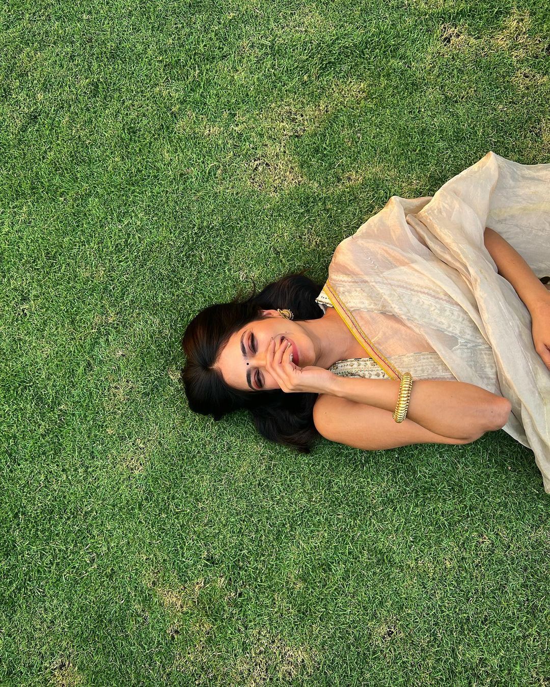 Malavika Mohanan: చీరలోనూ మాళవిక మోహనన్ అందాల ఆరబోత.. హాట్ లుక్స్ తో బ్యూటీ! 