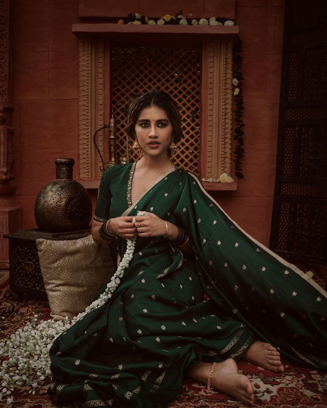 PHOTOS: மல்லி பூ வச்சு வச்சு வாடுதே... மச்சான்ஸ்களுக்கு ரொமான்ஸ் லுக் விடும் நாபா நடேஷ்