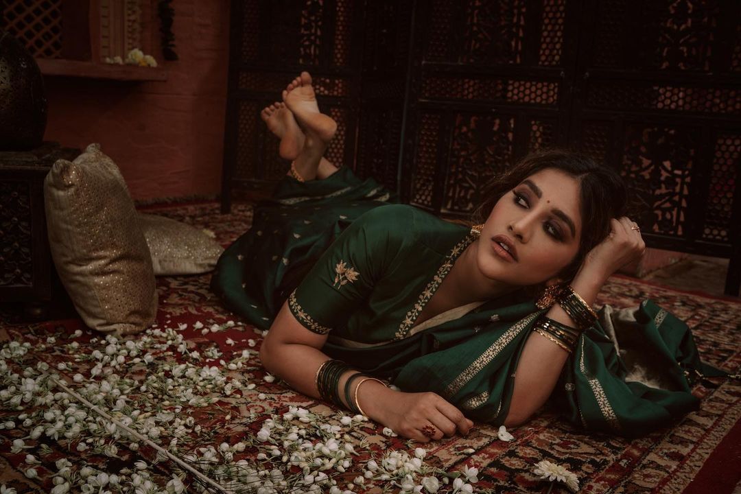 PHOTOS: மல்லி பூ வச்சு வச்சு வாடுதே... மச்சான்ஸ்களுக்கு ரொமான்ஸ் லுக் விடும் நாபா நடேஷ்