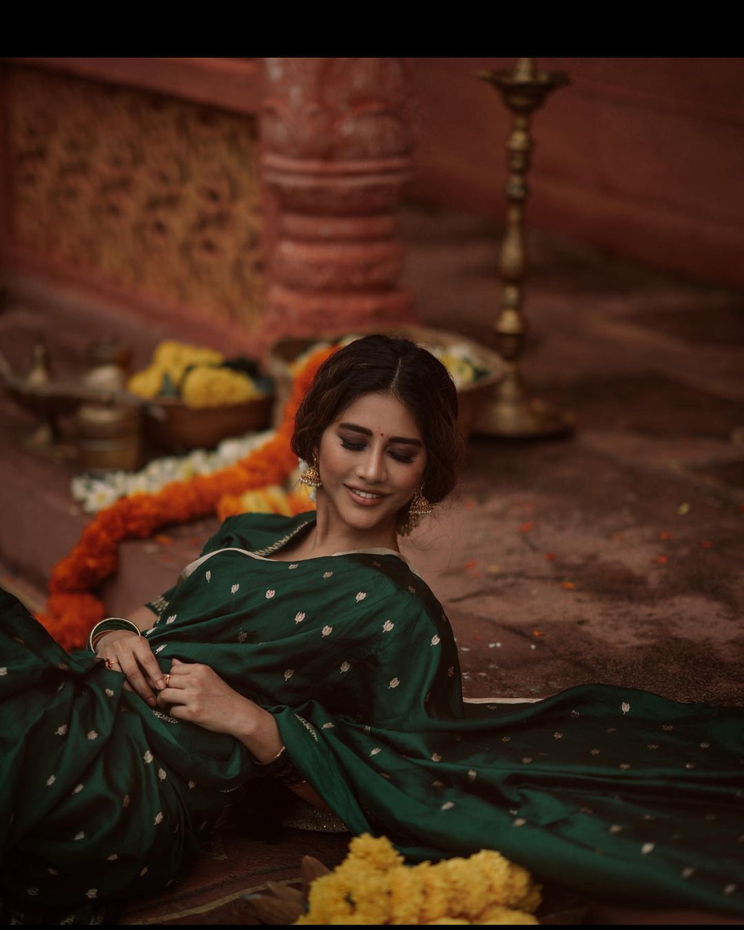 PHOTOS: மல்லி பூ வச்சு வச்சு வாடுதே... மச்சான்ஸ்களுக்கு ரொமான்ஸ் லுக் விடும் நாபா நடேஷ்