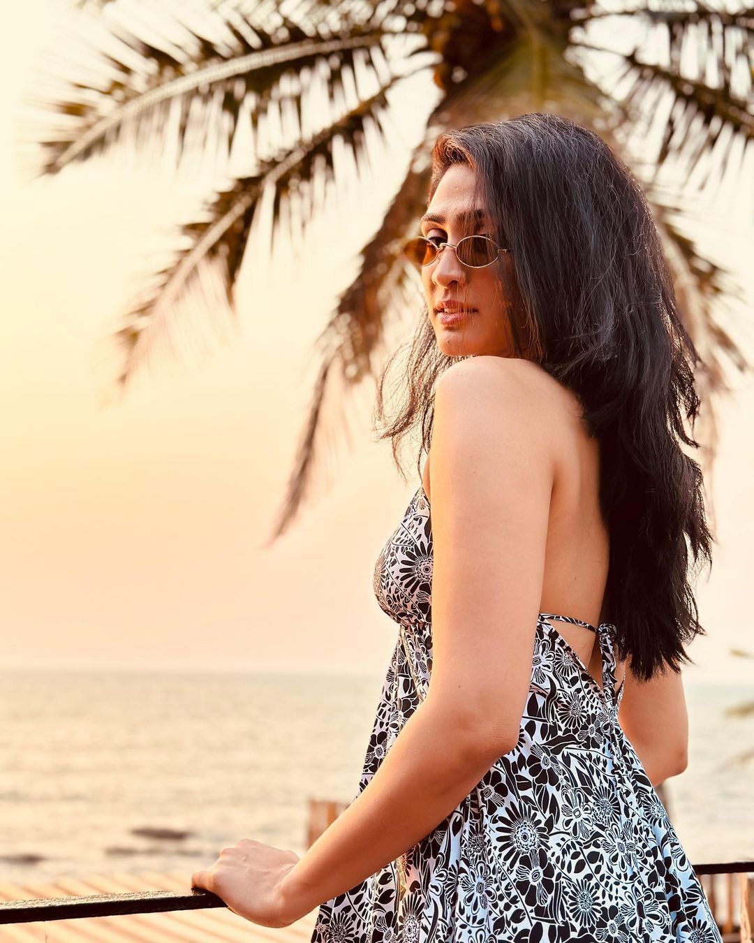 PHOTOS: கோல்ட் நாயகியின் கிறங்க வைக்கும் மஜாவான கிளிக்ஸ்... உருகிய ரசிகர்கள்...