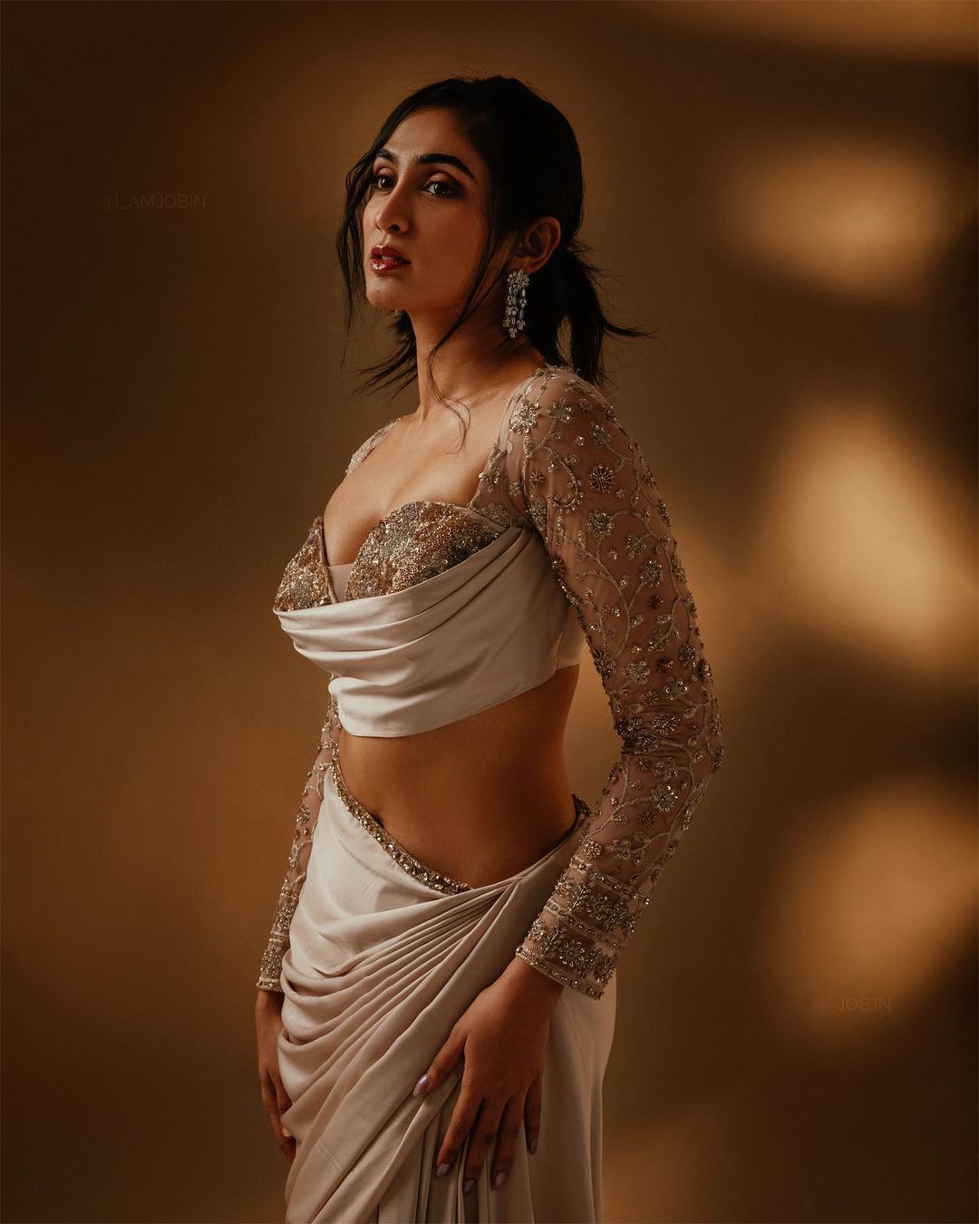 PHOTOS: கோல்ட் நாயகியின் கிறங்க வைக்கும் மஜாவான கிளிக்ஸ்... உருகிய ரசிகர்கள்...