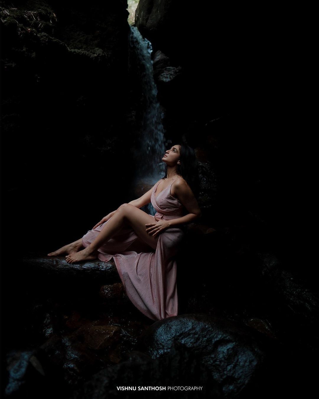 PHOTOS: கோல்ட் நாயகியின் கிறங்க வைக்கும் மஜாவான கிளிக்ஸ்... உருகிய ரசிகர்கள்...