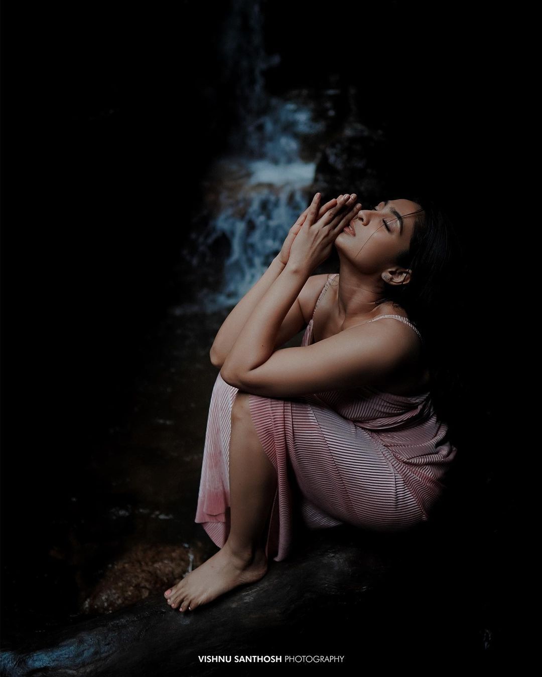 PHOTOS: கோல்ட் நாயகியின் கிறங்க வைக்கும் மஜாவான கிளிக்ஸ்... உருகிய ரசிகர்கள்...