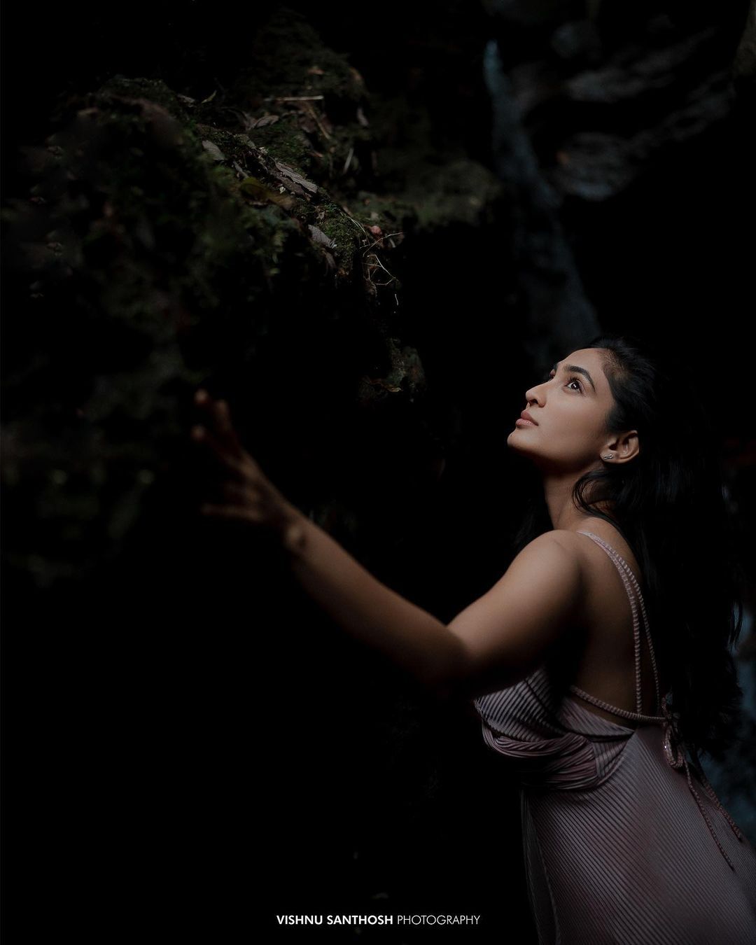 PHOTOS: கோல்ட் நாயகியின் கிறங்க வைக்கும் மஜாவான கிளிக்ஸ்... உருகிய ரசிகர்கள்...