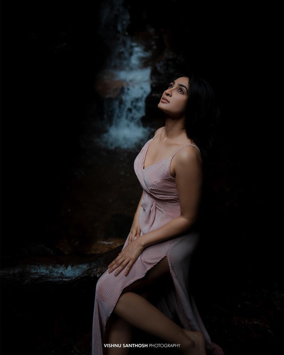 PHOTOS: கோல்ட் நாயகியின் கிறங்க வைக்கும் மஜாவான கிளிக்ஸ்... உருகிய ரசிகர்கள்...