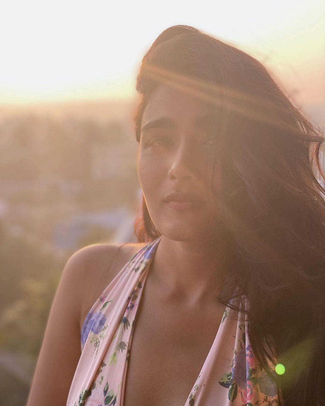 Shalini Pandey: షాలినీ పాండే అందాల జాతర.. అబ్బో ఆ డ్రెస్‌లో మాత్రం యమా బోల్డుగా!