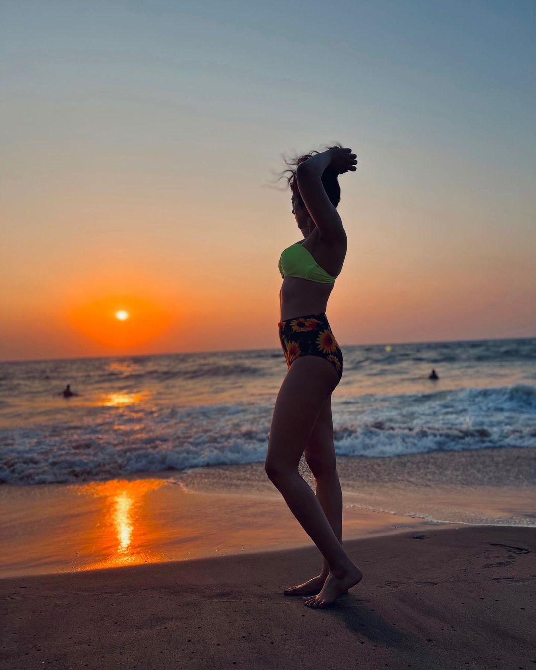 Shraddha Das: మతిపోగెట్టేలా శ్రద్ధా దాస్ బికినీ ఫొటోలు.. ఎద అందాలతో ఓవర్ డోస్ హాట్ షో