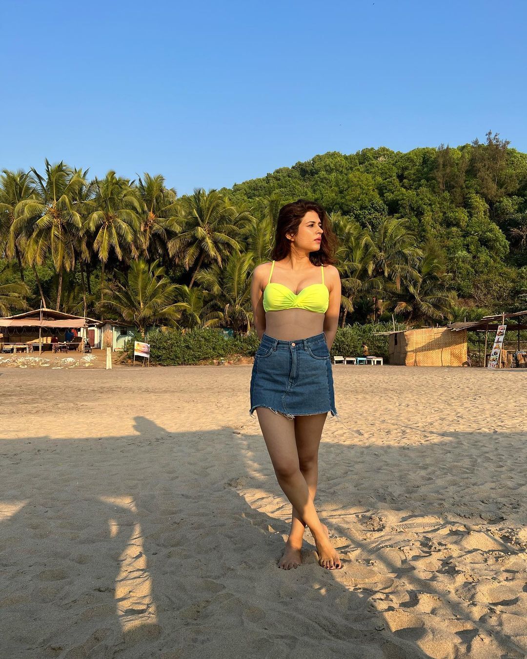 Shraddha Das: మతిపోగెట్టేలా శ్రద్ధా దాస్ బికినీ ఫొటోలు.. ఎద అందాలతో ఓవర్ డోస్ హాట్ షో