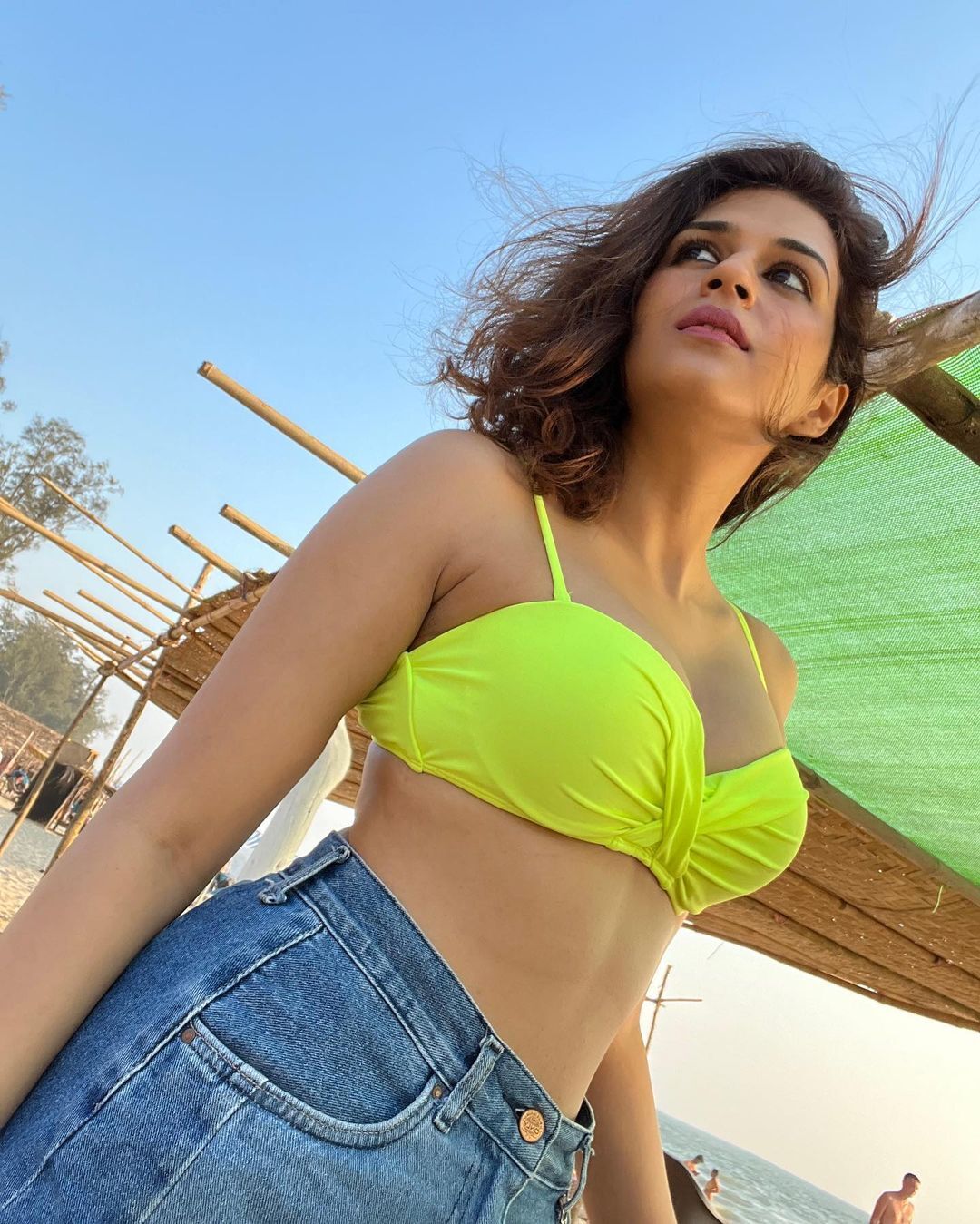Shraddha Das: మతిపోగెట్టేలా శ్రద్ధా దాస్ బికినీ ఫొటోలు.. ఎద అందాలతో ఓవర్ డోస్ హాట్ షో