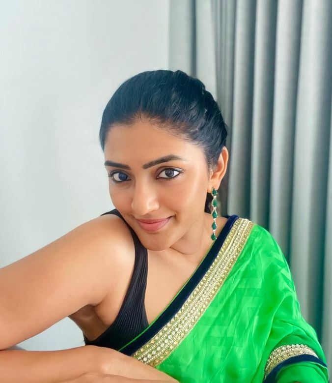 Eesha Rebba: మడతలు చూపిస్తూ హీరోయిన్ హాట్ షో.. స్పోర్ట్స్ బ్రాలో టెంప్ట్ చేస్తూ రచ్చ