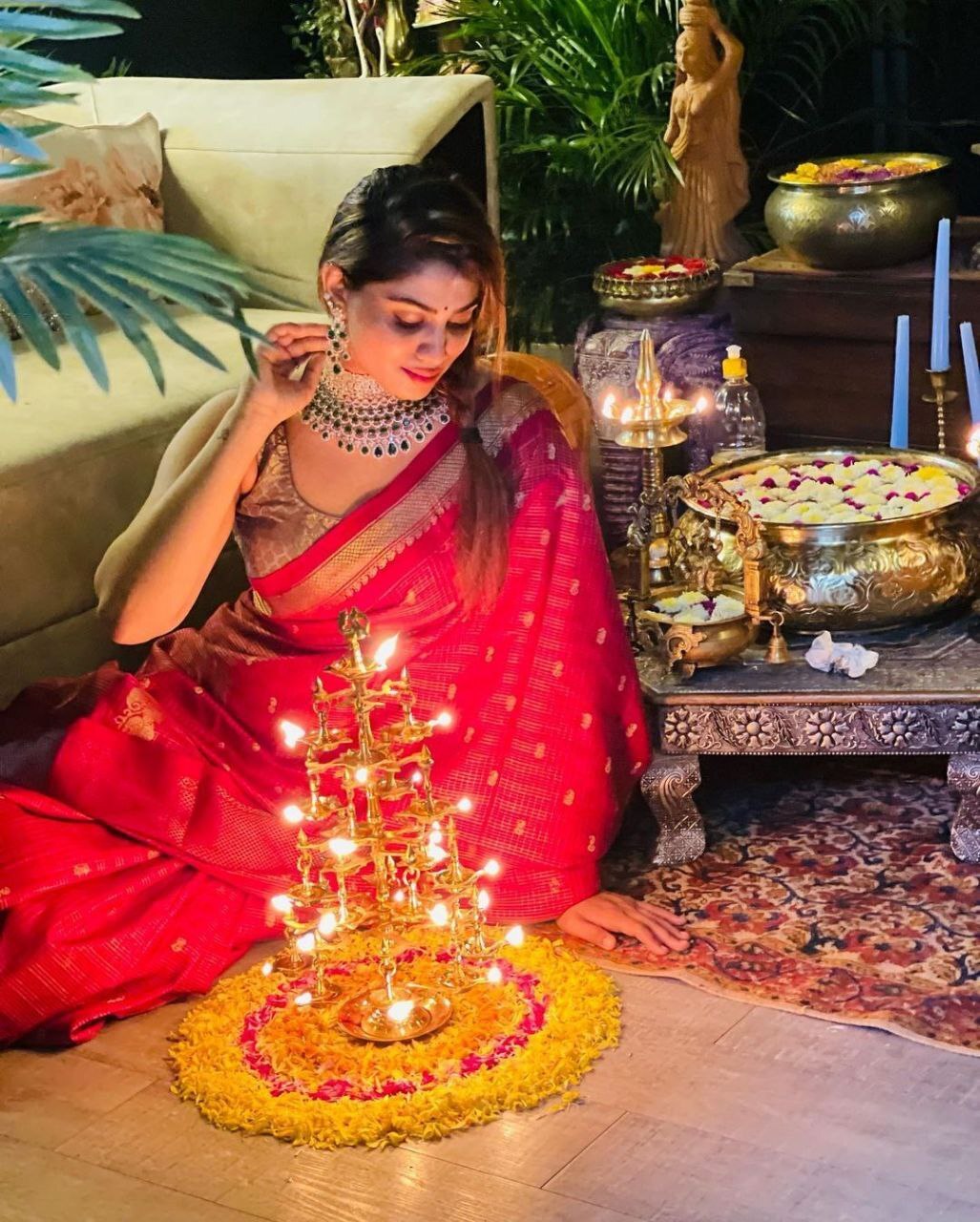 ಸೀರೆಗೂ ಸೈ ಹಾಟ್ ಡ್ರೆಸ್‌ಗೂ ಜೈ ವಿಕ್ರಮ್ ಬೆಡಗಿ ಶಿವಾನಿ ನಾರಾಯಣನ್ 