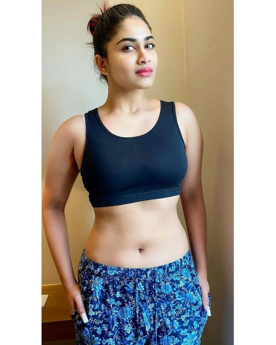 ಸೀರೆಗೂ ಸೈ ಹಾಟ್ ಡ್ರೆಸ್‌ಗೂ ಜೈ ವಿಕ್ರಮ್ ಬೆಡಗಿ ಶಿವಾನಿ ನಾರಾಯಣನ್ 