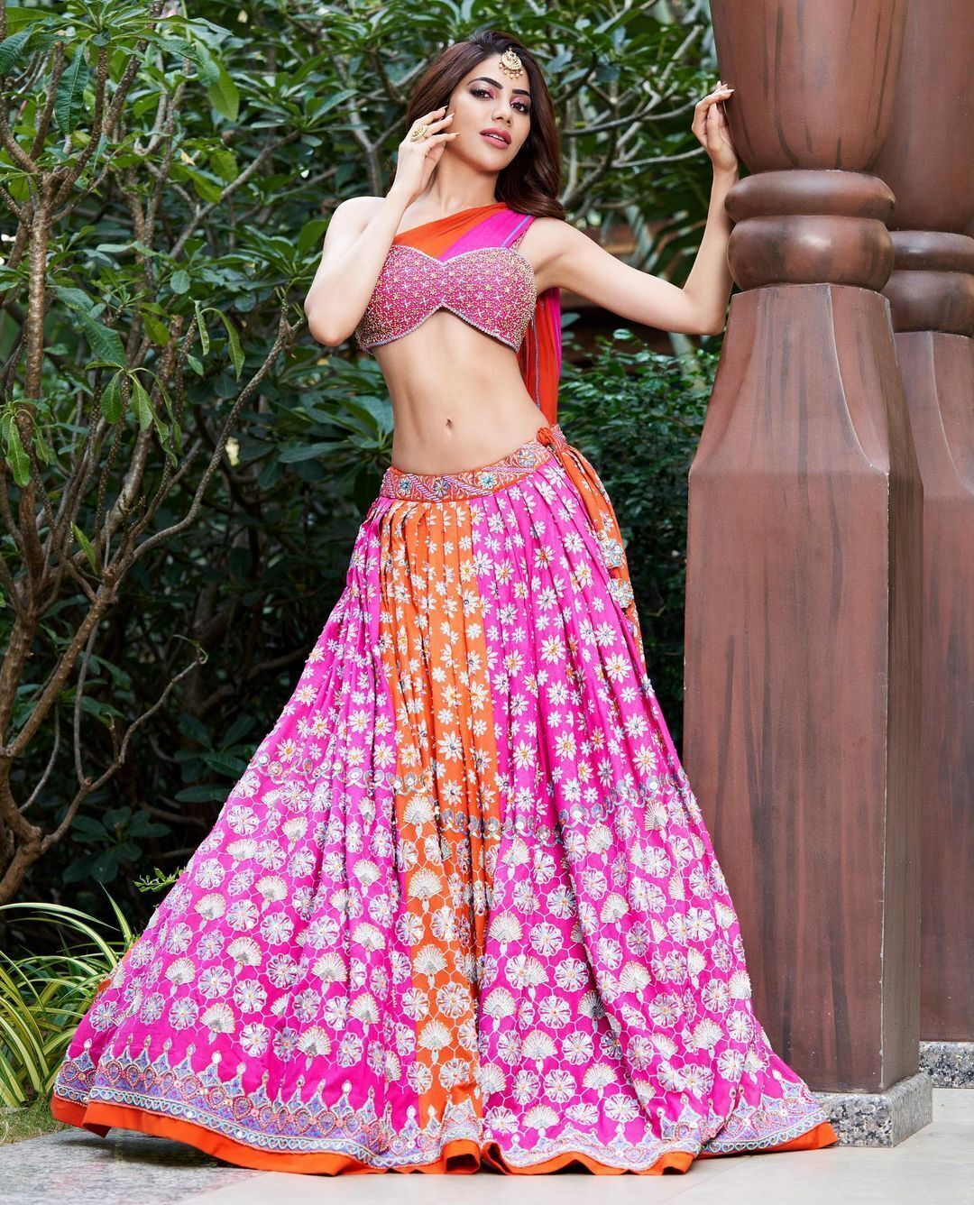 ನಿಕ್ಕಿ ತಂಬೊಲಿ ಬಿಂದಾಸ್ ಚಿತ್ರಗಳು