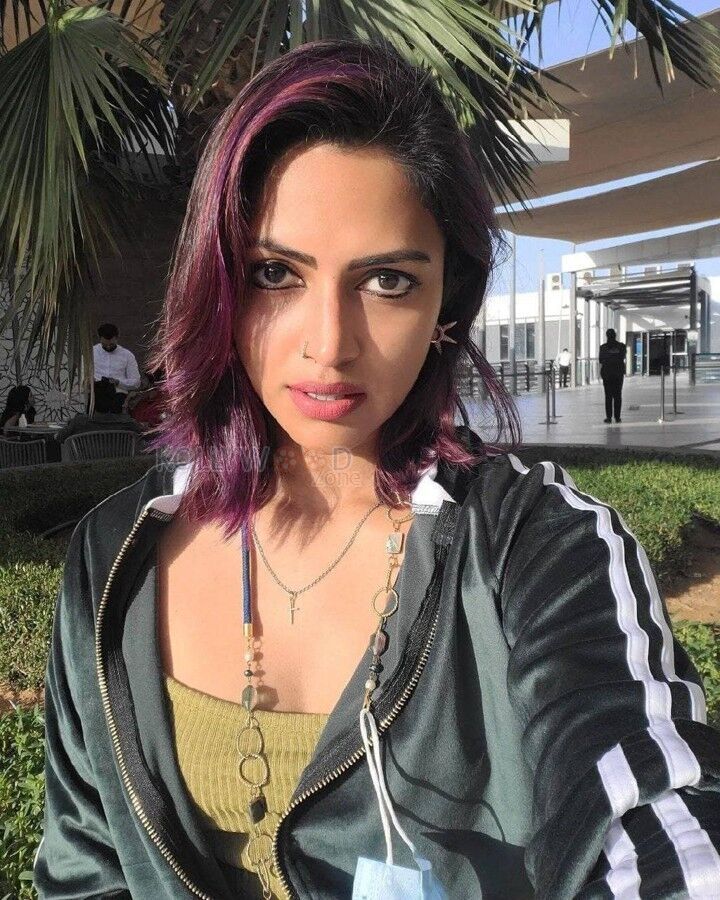Amala Paul: బికినీలో బౌండరీ దాటేసిన అమల.. తడిచిన అందాలతో రెచ్చగొడుతూ!