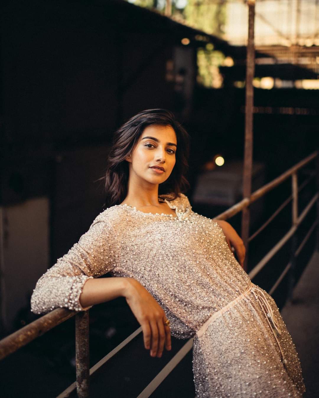Meenakshi Chaudhary: లేలేత అందాలతో కవ్విస్తోన్న ఖిలాడి.. వామ్మో ఆ ఫోజులేంటి బాసూ!