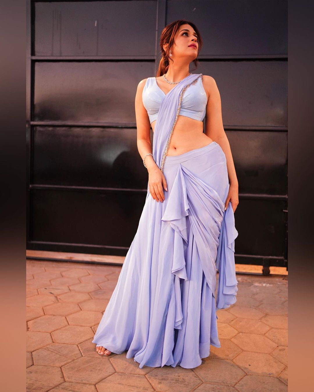 ಸೀರೆಯಲ್ಲಿ ಹಾಟ್ ಶ್ರದ್ಧಾ ದಾಸ್ ಚಿತ್ರಗಳು
