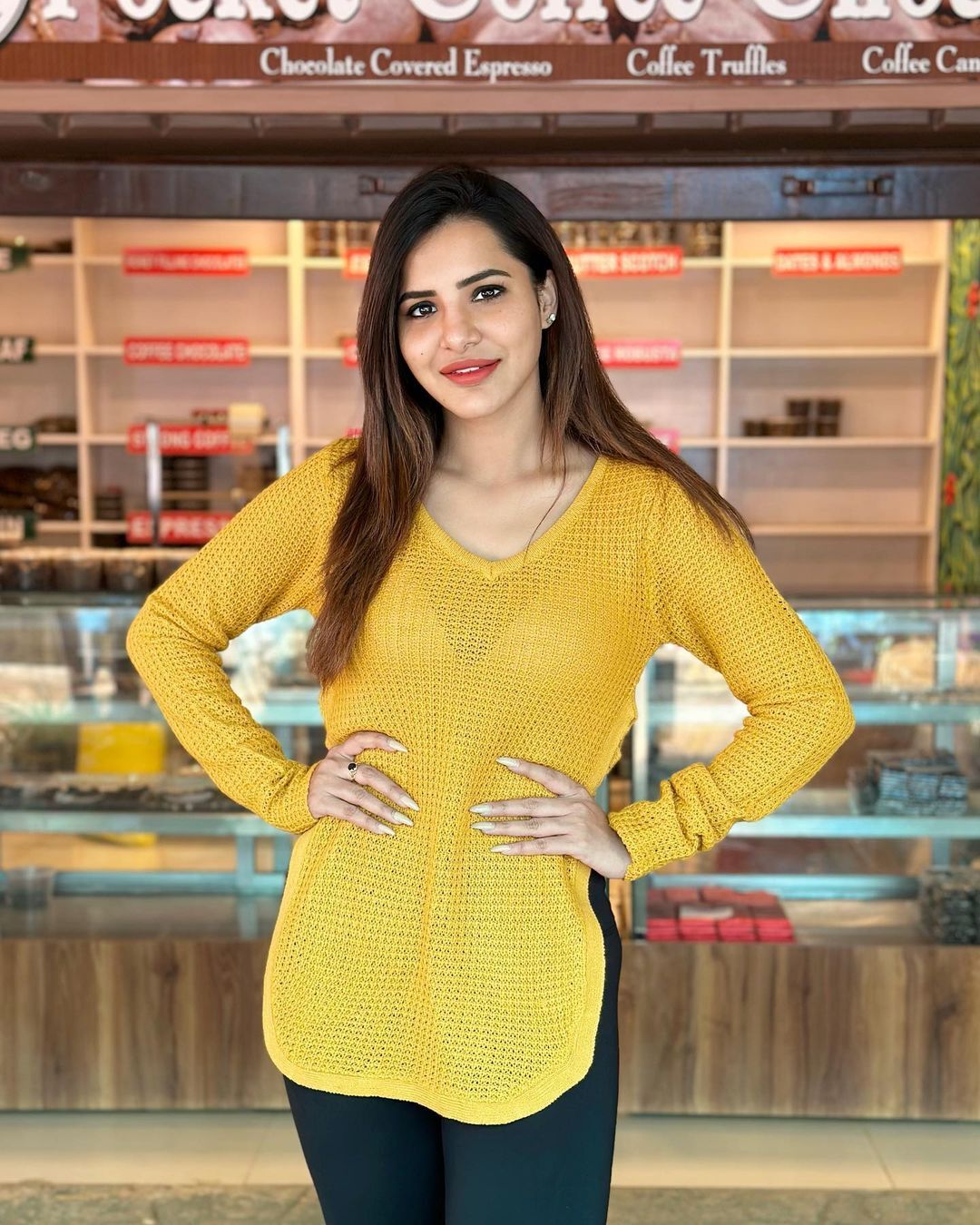 Ashu Reddy: ట్రాన్సపరెంట్ డ్రెస్సులో అషు రెడ్డి.. లోపలివి అంతా ...