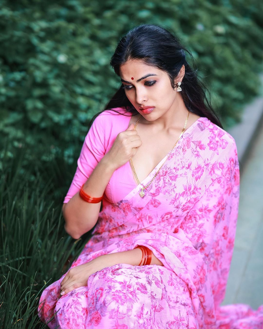 Divi Vadthya: సిల్క్ స్మిత అవతారం ఎత్తిన దివి వాద్యా.. ఎద నాభి అందాలతో అమ్మ బాబోయ్ రచ్చ!