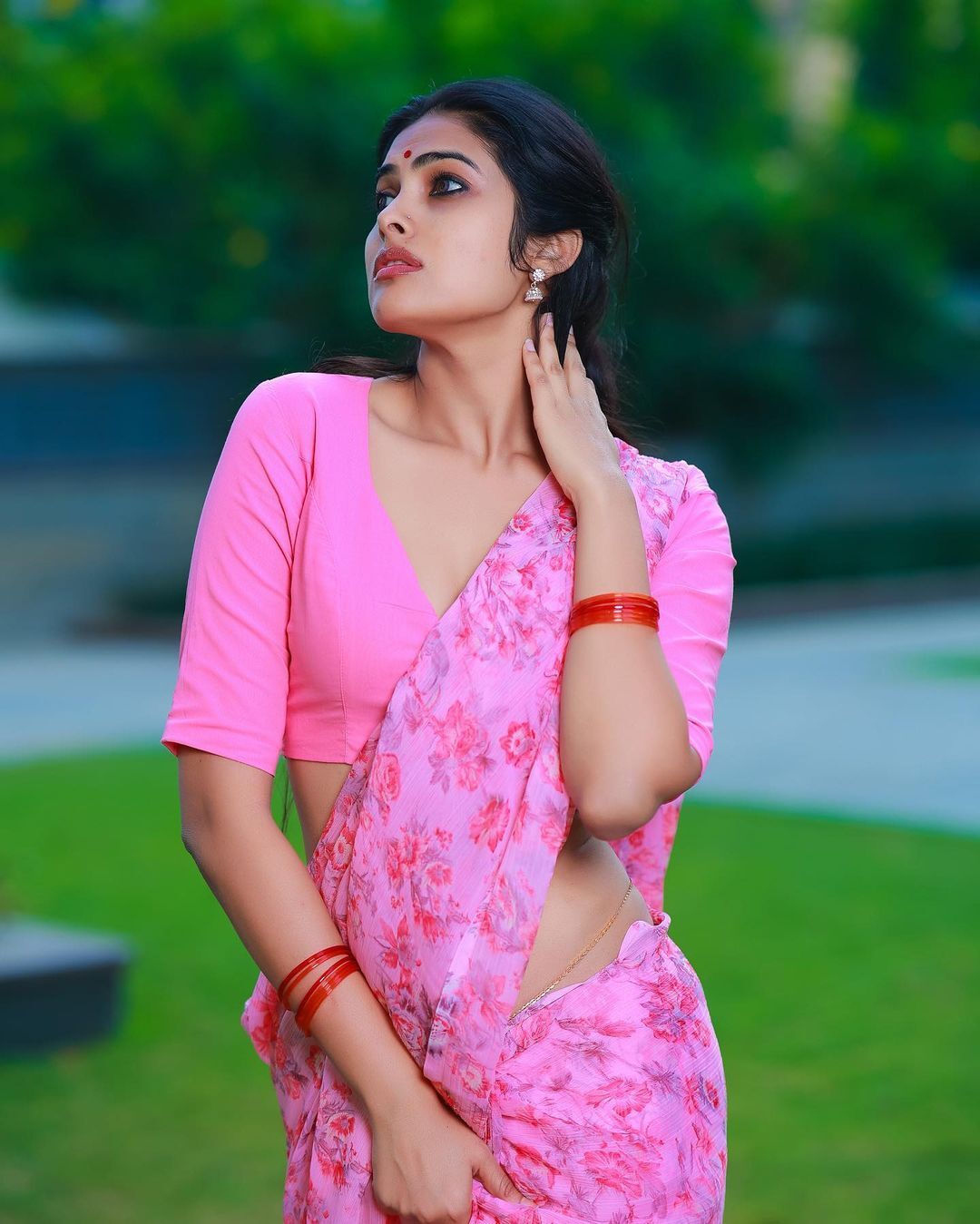 Divi Vadthya: సిల్క్ స్మిత అవతారం ఎత్తిన దివి వాద్యా.. ఎద నాభి అందాలతో అమ్మ బాబోయ్ రచ్చ!